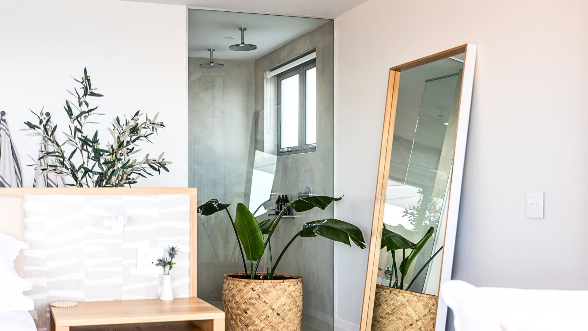 PRODUCTS Section 2 SHOWERS Photo 2 of 3