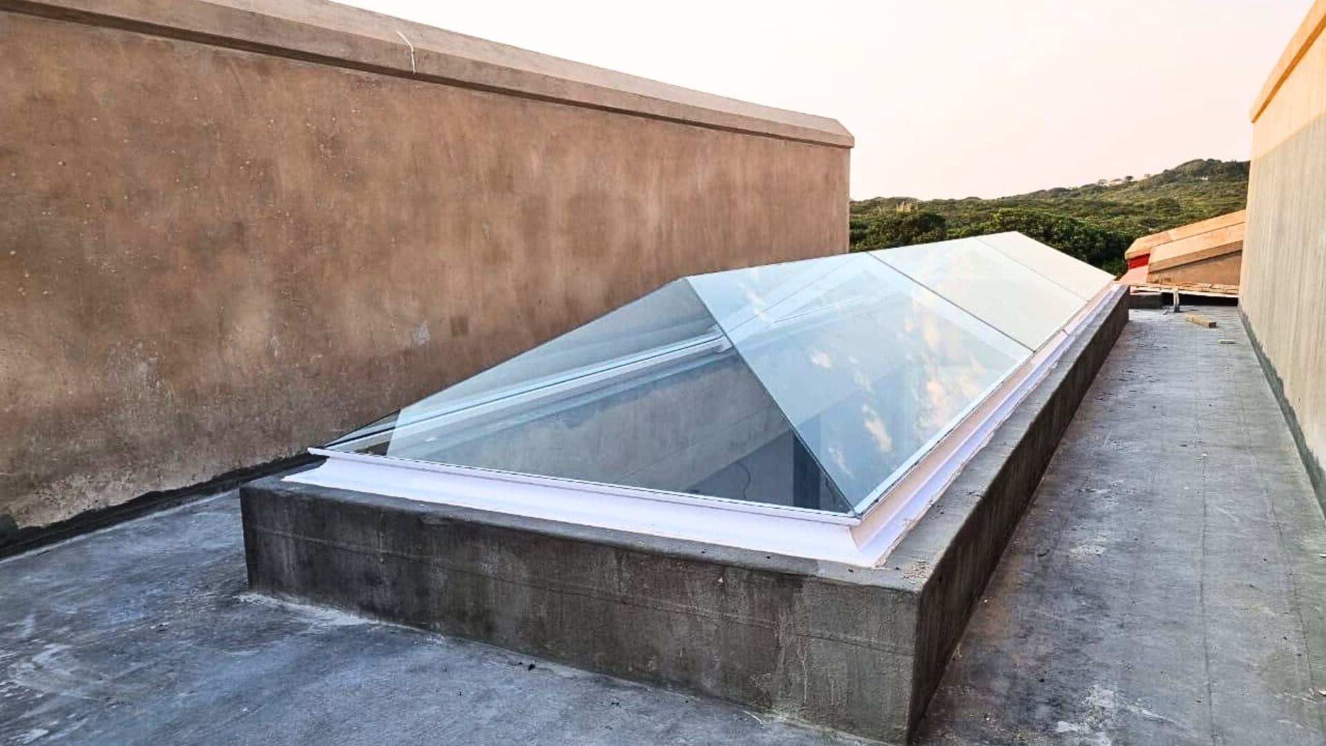 Skylights 3 PRODUCTS Section 2 SKYLIGHTS Photo 3 of 3