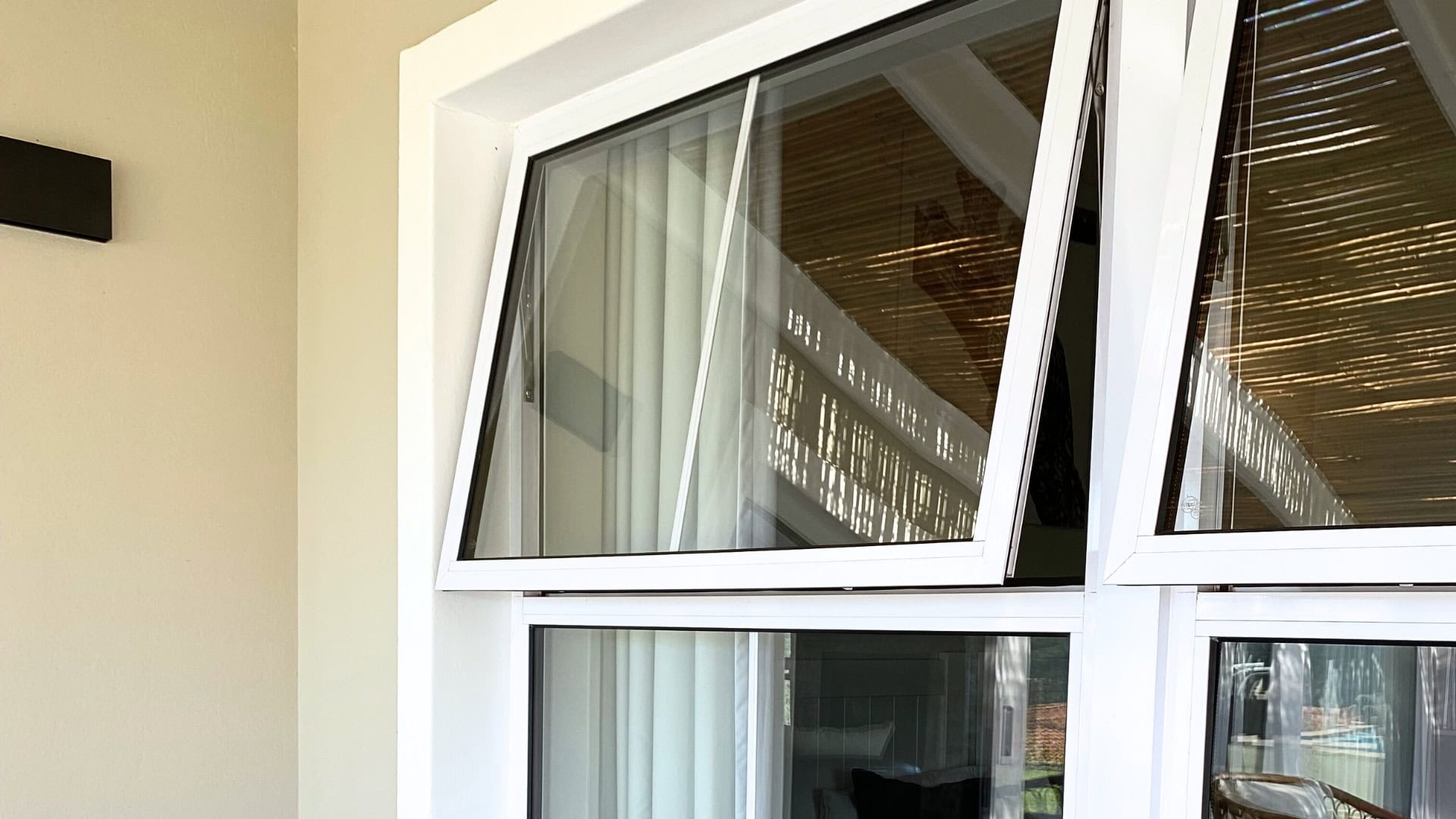 Standard Shopfront 2 PRODUCTS Section 2 STD SHOPFRONT Photo 2 of 3